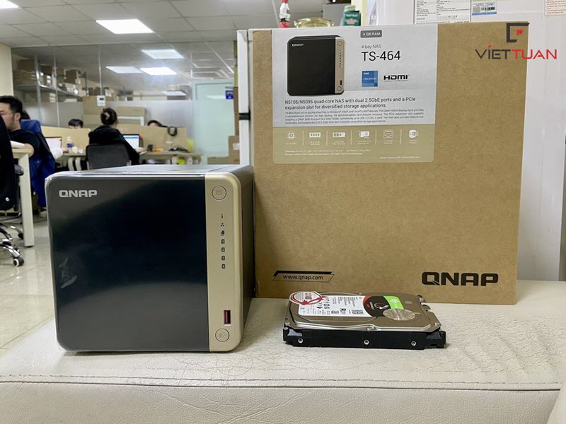 qnap-ts-464-thiet-bi-luu-tru-4-khay-o-cung-dung-cho-van-phong-doanh-nghiep.jpg